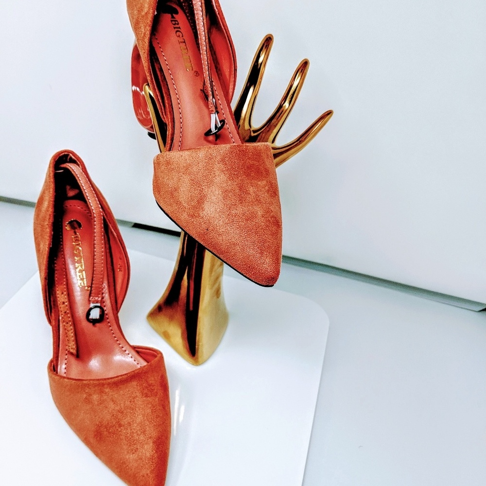 Shoes - Picture 6 of 8